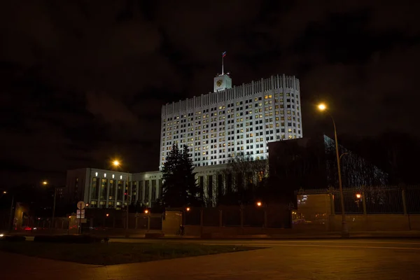 House Government Russian Federationnovoarbatskij桥的夜景 — 图库照片