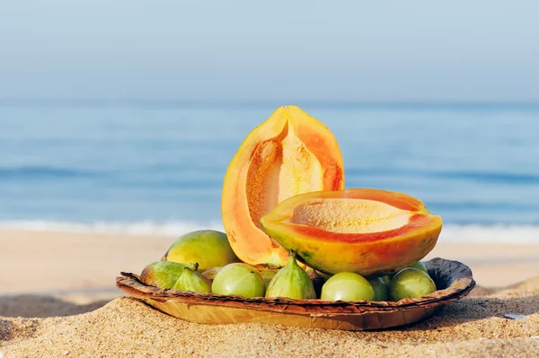 Two half papaya — Stock Photo, Image