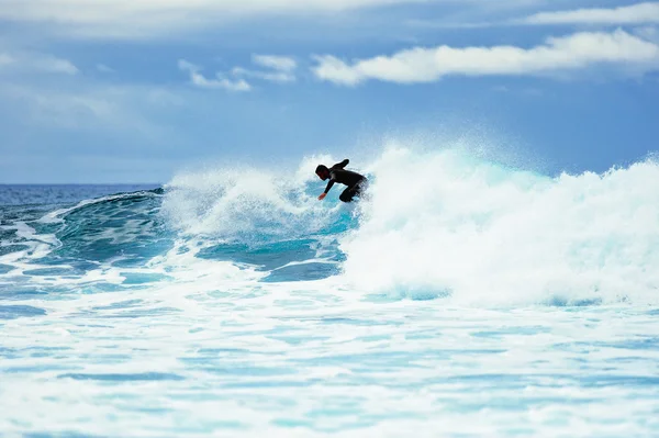 Surfista na onda oceânica — Fotografia de Stock