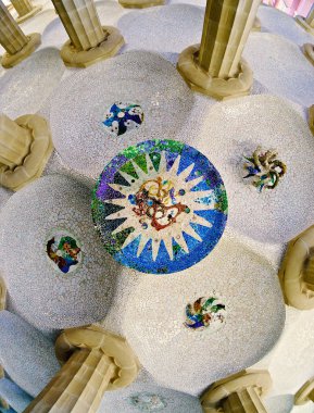 pavillon park guell mozaik tavan. Barcelona, İspanya