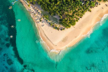 Daku Adası, Siargao Filipinlerinin insansız hava aracı görüntüsü.