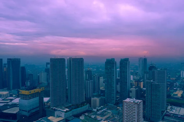 Atardecer dramático de la ciudad de Manila en la capital Filipinas. — Foto de Stock