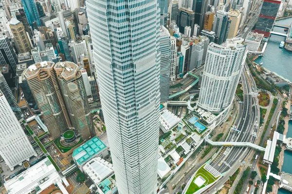 Légi lövés egy IFC torony - A 420m magas és 88 emelet egy domináns épület Hong Kongs városkép. — Stock Fotó