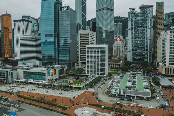 Luchtfoto drone schoot een Hong Kong Corporate Buildings straten. — Stockfoto