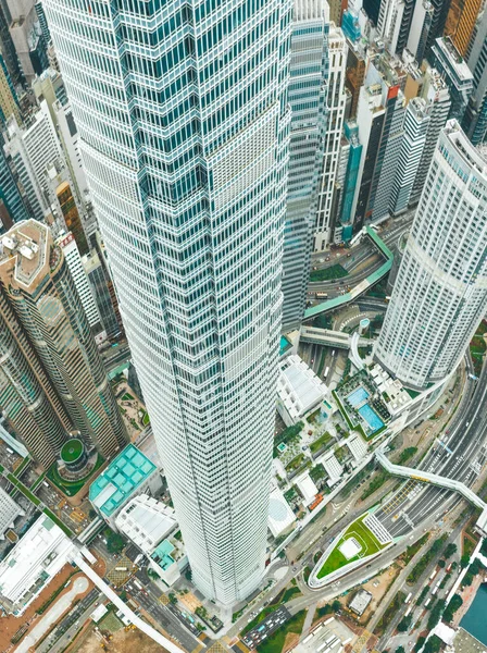 Повітряний постріл Міжнародний фінансовий центр піднімається на 420 метрів, ця головна пам'ятка є найвищою будівлею на острові Гонконг.. Стокове Зображення
