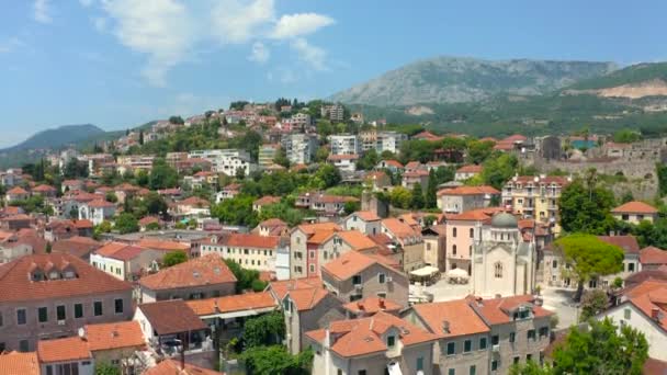 モンテネグロの山の旧市街Herceg Noviの空中写真. — ストック動画