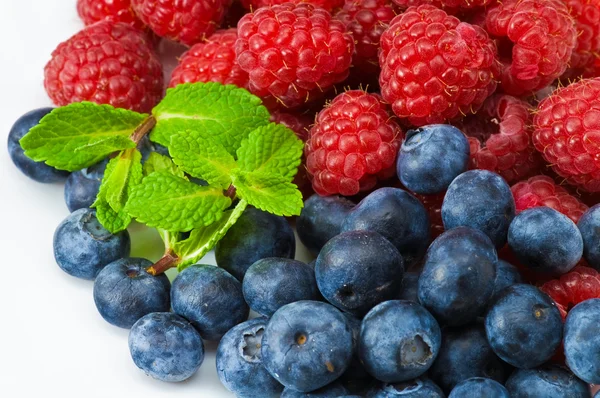 Blueberry and ruspberry berries with mint leaves — Stock Photo, Image