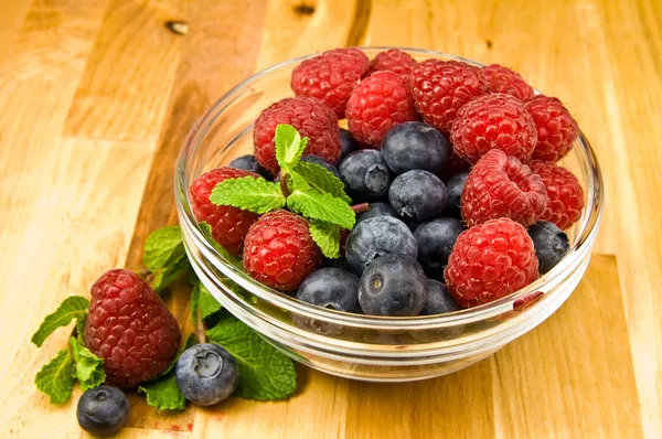 Raspberry and blueberry — Stock Photo, Image