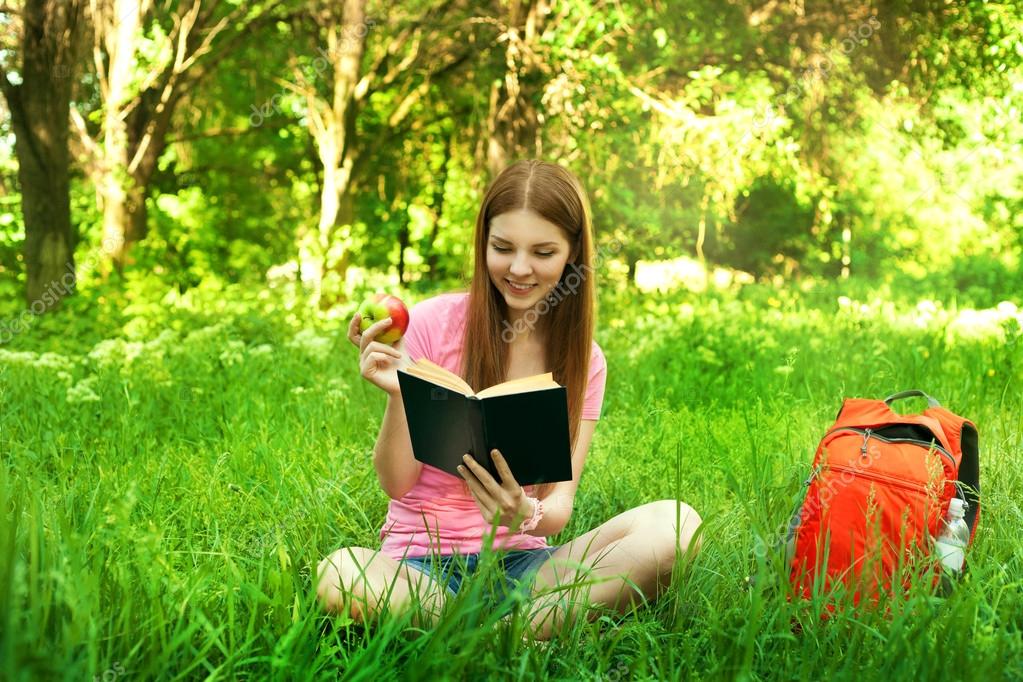 Çocuklar Parkta Kitap Okuyacak Çocuklar Parkta Kitap Okuyacak