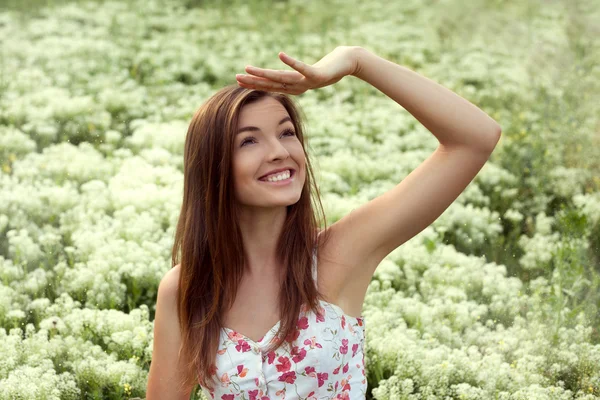 Portrait of beautiful smiling female model at the field of white — Stock Photo, Image