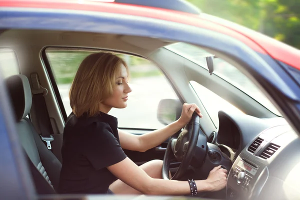 Attractive blonde young woman driving the car — Stock Photo, Image