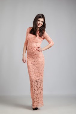 uzun pembe elbiseli Bayan