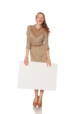 Pano tutan genç erkek