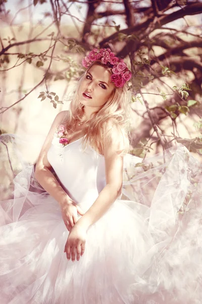 Woman in blooming garden — Stock Photo, Image