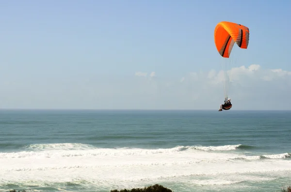 Paragliding over the Atlantic Ocean Sao Pedro de Moel — Stock Photo, Image