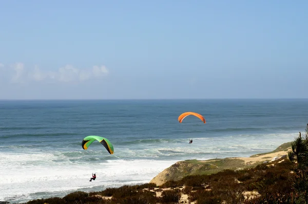 Paragliding over the Atlantic Ocean Sao Pedro de Moel — Stock Photo, Image