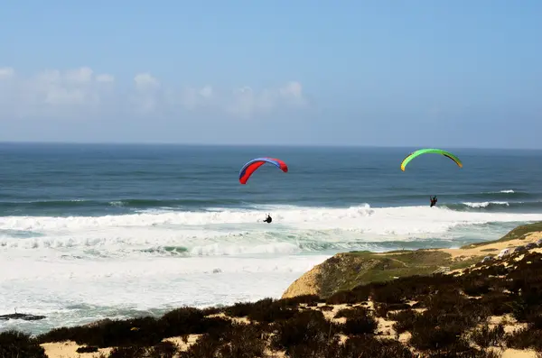 Parapente sobre o Oceano Atlântico São Pedro de Moel — Fotografia de Stock