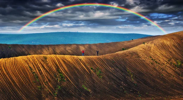 Rainbow Dramatic Gray Sky Clouds Landscape Picturesque Hilly Field — Stockfoto