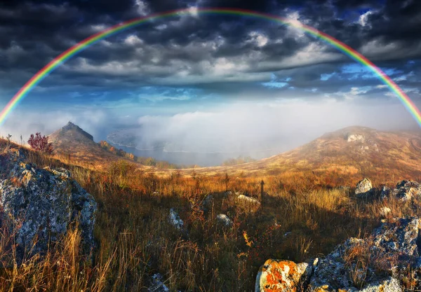 Bunter Regenbogen Über Der Schlucht Des Flusses Natur Der Ukraine — Stockfoto