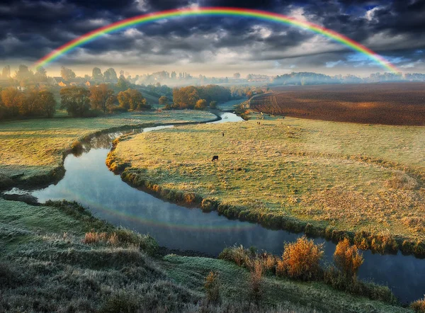 Fantastisk Regnbåge Över Den Lilla Landsbygden Floden Höstmorgon Typ Ukraina — Stockfoto