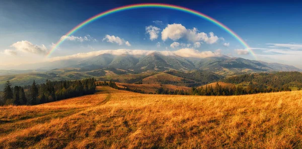 Regnbuen Fjellene Høstmorgen Karpatene Ukrainas Natur – stockfoto