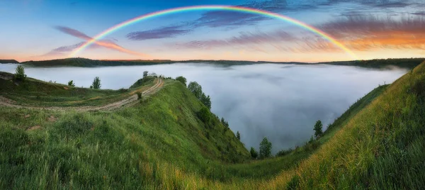 Schöne Landschaft Mit Einem Regenbogen Himmel Frühlingslandschaft — Stockfoto