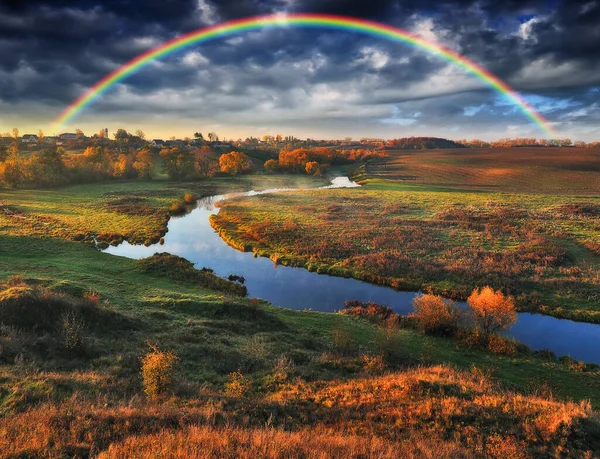 Fantastisk Regnbåge Över Den Lilla Landsbygden Floden Höstmorgon Typ Ukraina — Stockfoto