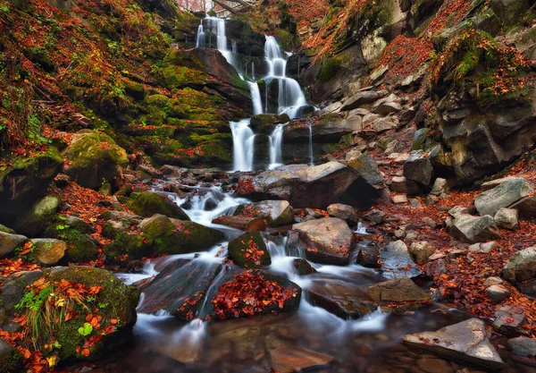 Cascada Pintoresca Bosque Otoño Naturaleza Ucrania — Foto de Stock