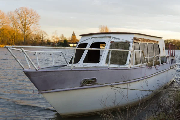 Old and rusty boat — Stock Photo, Image