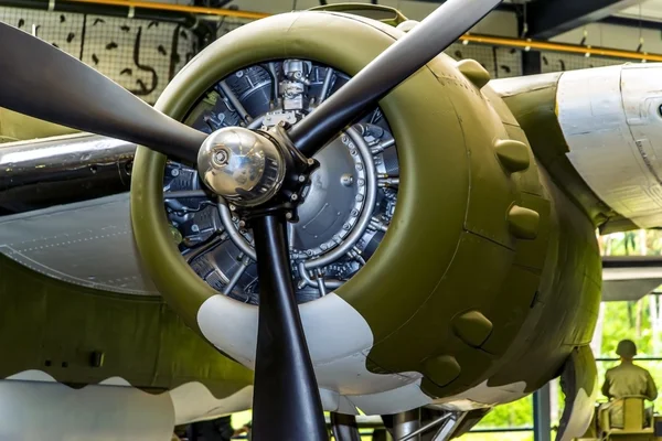 B-25 motor - Stok İmaj