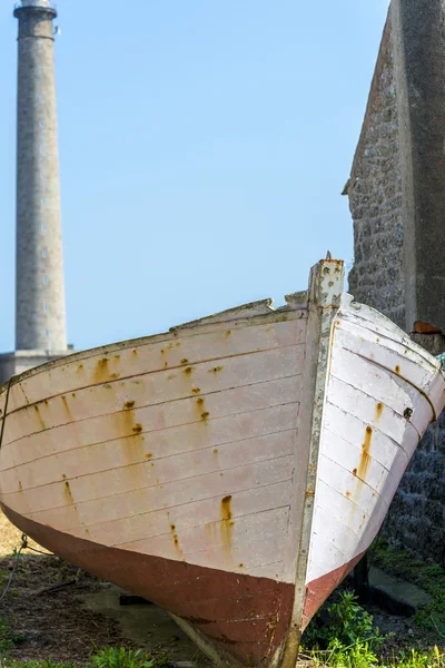 Old boat near lighthouse — Stock Photo, Image