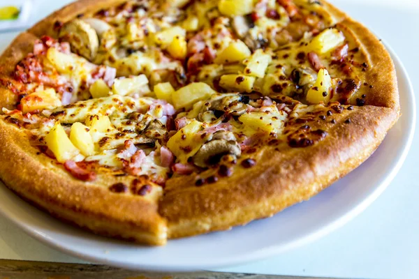 Pizza hawaii — Stock Photo, Image