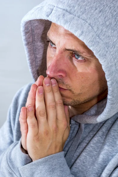 Bidden man — Stockfoto