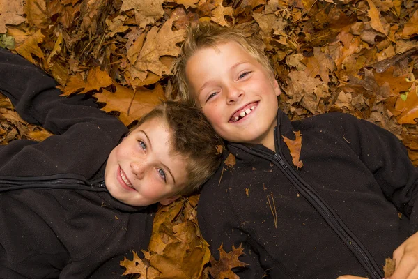 Niños de otoño — Foto de Stock