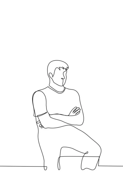 肩部肌肉膨胀且双臂交叉的男人 双腿伸展着坐着 绘制一条线矢量 强者占支配地位的概念 — 图库矢量图片