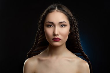 Asyalı güzel bir kızın portresi.