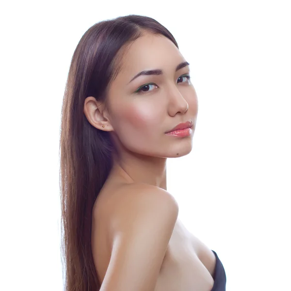 Uzun saçlı güzel bir genç Asyalı kadın portresi — Stok fotoğraf