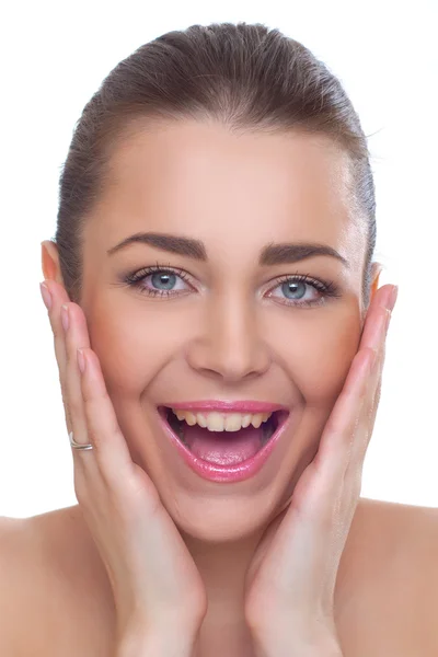 Retrato de una joven hermosa y sonriente —  Fotos de Stock