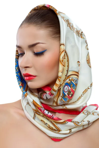 Hermosa mujer joven con bufanda — Foto de Stock