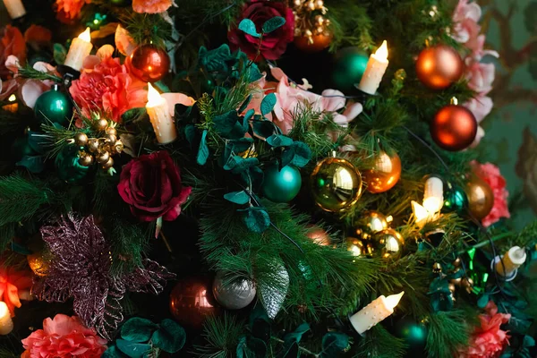 Adornos Decorativos Árbol Navidad Festivo Fondo Brillante Año Nuevo — Foto de Stock