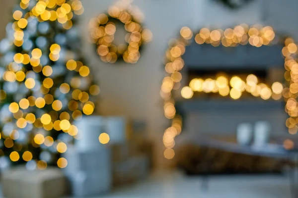 Abstrakte Blaue Und Gelbe Weihnachten Verschwommen Hintergrund Ein Grüner Weihnachtsbaum — Stockfoto