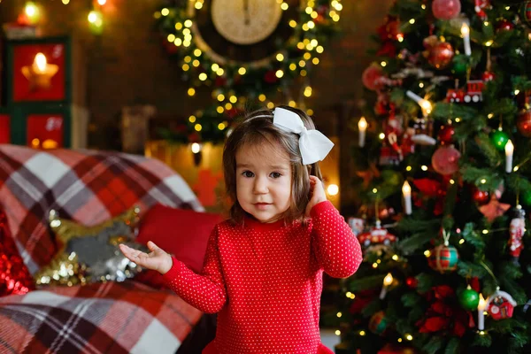 Portrait Little Surprised Girl Festively Decorated Room Lights Garlands Christmas — Stock Photo, Image