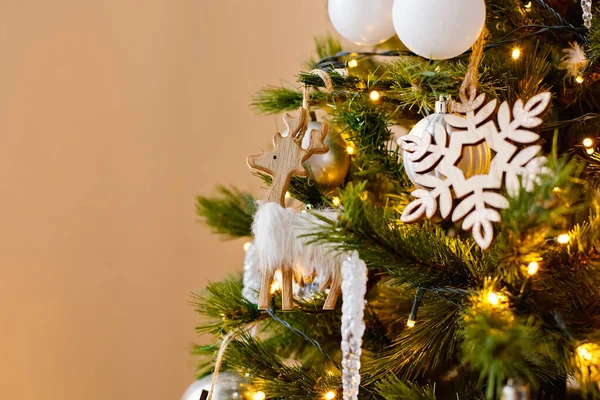 Foco Seletivo Bolas Brinquedo Natal Árvore Natal Fundo Espaço Cópia — Fotografia de Stock