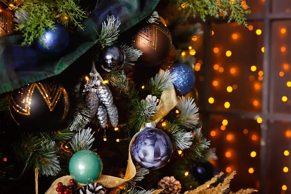 Concentration Sélective Décorations Noël Forme Ballons Rubans Sur Pin Sur Image En Vente