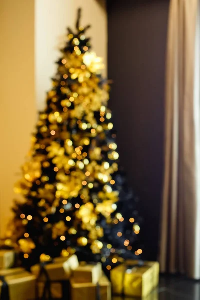 Moldura Desfocada Uma Árvore Natal Lindamente Decorada Com Ornamentos Ouro — Fotografia de Stock