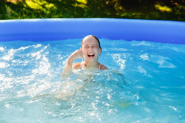 Child Water Girl Comes Inflatable Pool Garden Sunny Summer Day — Fotografia de Stock