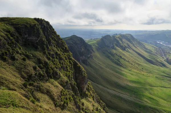 Yeni Zelanda 'nın Hawke Körfezi bölgesinde Hastings yakınlarında yer alan Te Mata Tepesi manzarası