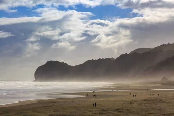 Чорний Піщаний Пляж Піха Нова Зеландія Вітряний День Погляд Точку — стокове фото
