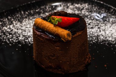 Çikolatalı mus tatlısı. Çikolatalı kek.