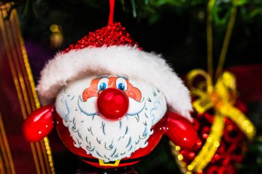 Noel ağacında asılı Noel süsü